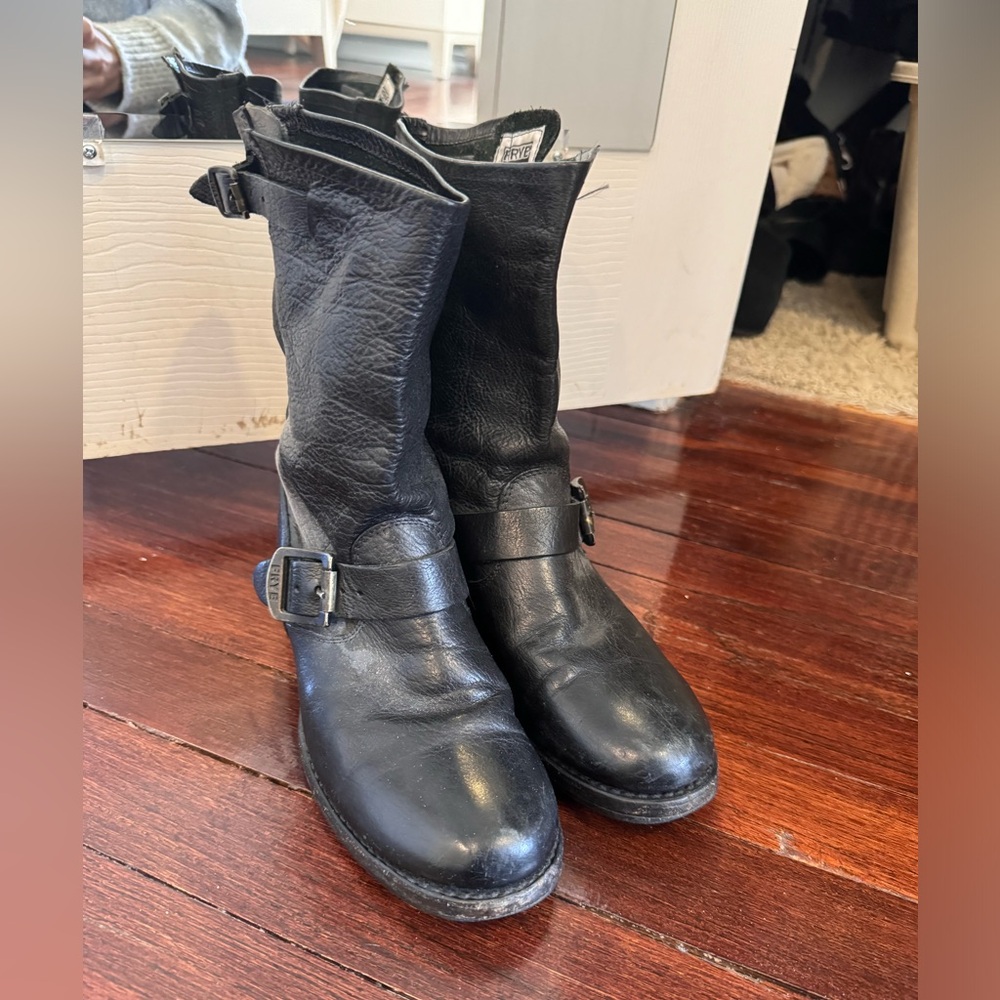 Amazing Frye boots! Size 6. Lightly worn.